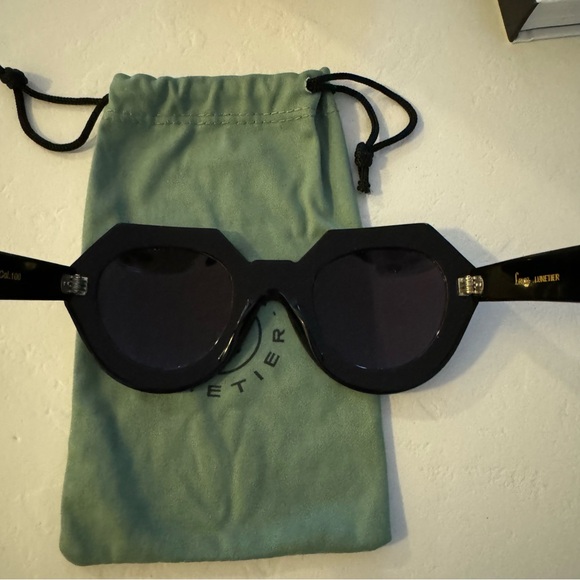 VINTAGE FRENCH BLACK FRAME SUNGLASSES - Picture 8 of 10